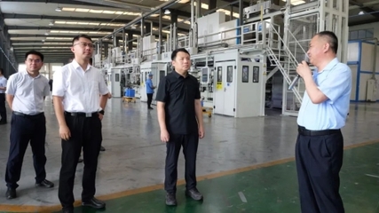 解洪濤調研區工業項目建設指揮部：環?？萍贾G色發展